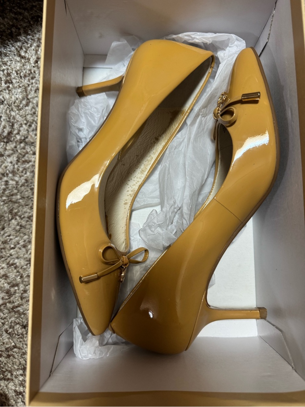 Michael Kors Patent Leather Pointed-Toe Pump Heels in Mustard Yellow Size 7